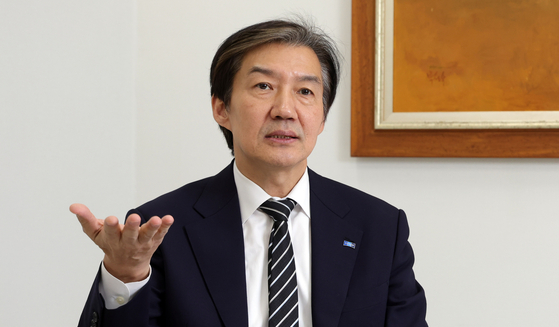 조국 조국혁신당 대표가 지난달 27일 오후 국회 본청 당대표실에서 중앙일보와 인터뷰하고 있다. 강정현 기자. 