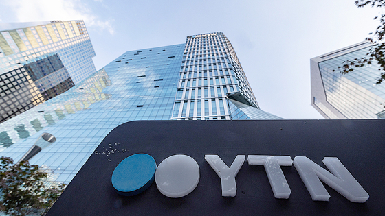 방송미디어통신위원회가 출범하면 ‘YTN 인수 취소’ 판결 해법이 본격 논의될 전망이다. [뉴스1]   보도전문채널 YTN 인수전에서 최종 낙찰자로 유진그룹이 선정 됐다고 발표한 23일 오후 서울 마포구 YTN 사옥의 모습. 유진그룹은 한세그룹, 글로벌피스재단(통일교 측 법인)의 원코리아미디어홀딩스와의 YTN 입찰 경쟁에서 최고가인 3200억원으로 최종 낙찰자가 됐다. 2023.10.23. [뉴스1]