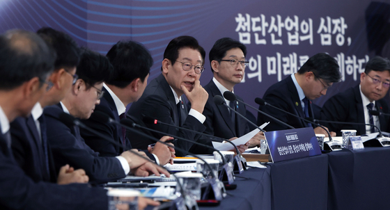 이재명 대통령이 5일 충남 천안시 한국기술교육대학교 담헌홀에서 열린 ‘첨단산업의 심장, 충남의 미래를 설계하다’ 타운홀 미팅에서 발언하고 있다. 대통령실사진기자단