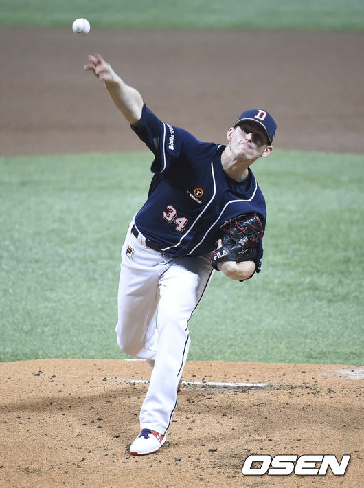 [OSEN=박준형 기자] 18일 서울 고척스카이돔에서 ‘2020 신한은행 SOL KBO리그’ 포스트시즌 NC 다이노스와 두산 베어스의 한국시리즈 2차전이 진행됐다.1회말 두산 선발투수 플렉센이 역투하고 있다./ soul1014@osen.co.kr