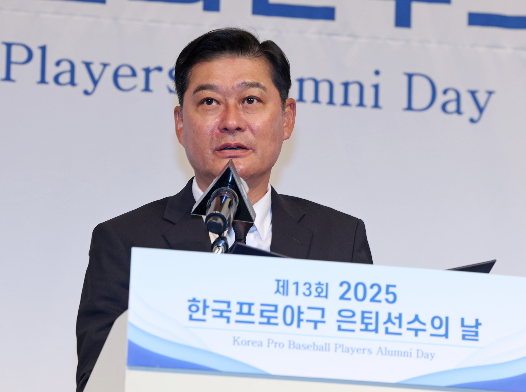 5일 서울 강남구 리베라호텔에서 열린 한국프로야구 은퇴선수협회 은퇴선수의 날 행사에서 협회 5대 회장에 취임한 이종범 회장이 취임사를 하고 있다. 연합뉴스