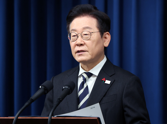 이재명 대통령이 지난 3일 서울 용산 대통령실 청사에서 ‘빛의 혁명 1주년, 대국민 특별성명’을 발표하고 있다. 대통령실사진기자단