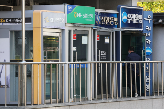 국내 은행이 올해 3분기까지 역대급 당기순이익을 기록한 가운데 자산 건전성은 악화한 것으로 나타났다. 뉴스1