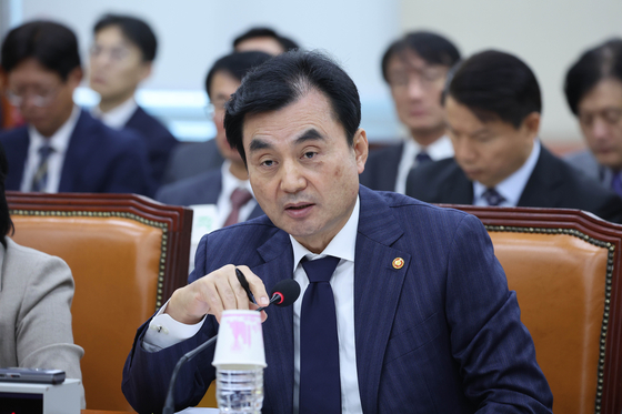 안규백 국방부 장관이 지난달 5일 오전 서울 여의도 국회에서 열린 국방위원회 제6차 전체회의에 출석해 의원 질의에 답변하고 있다. 임현동 기자