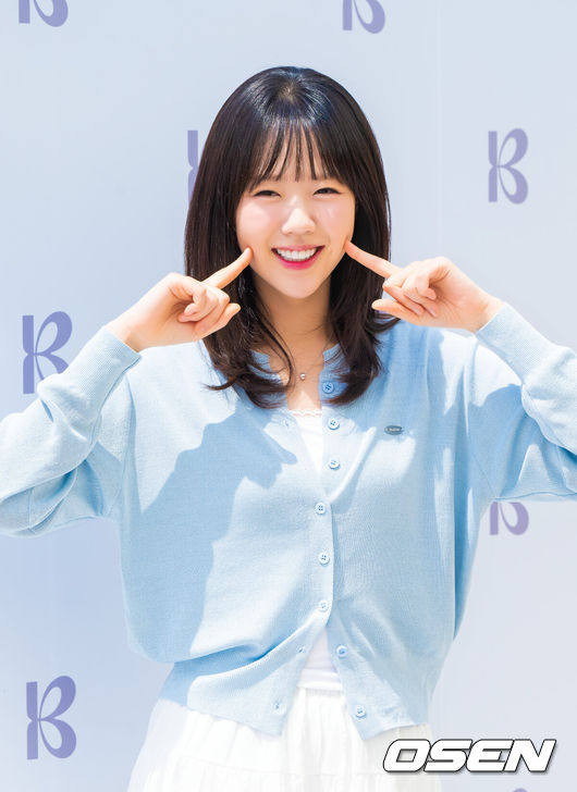 [OSEN=박준형 기자]  19일 서울 성수동 한 매장에서 베이델리(BEIDELLI) 플래그십 스토어 오프닝 포토콜 행사가 진행됐다. 이날 행사에는 엔믹스 규진과 트리플에스(김유연, 윤서연, 코토네), 지예은이 참석했다.배우 지예은이 포즈를 취하고 있다.  2025.06.19 / soul1014@osen.co.kr