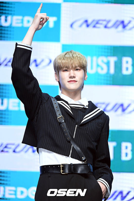 [OSEN=조은정 기자]16일 오후 서울 용산구 노들섬 라이브하우스에서 그룹 저스트비(JUST B) 세 번째 미니앨범 ‘=(NEUN)’(= (는)) 발매 기념 쇼케이스가 열렸다.저스트비 배인이 포즈를 취하고 있다. 2022.11.16 /cej@osen.co.kr