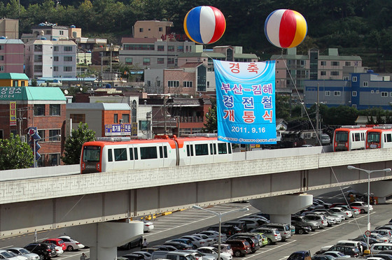 2011년 9월 16일 부산 사상역에서 열린 부산김해경전철 개통식 모습. 송봉근 객원기자