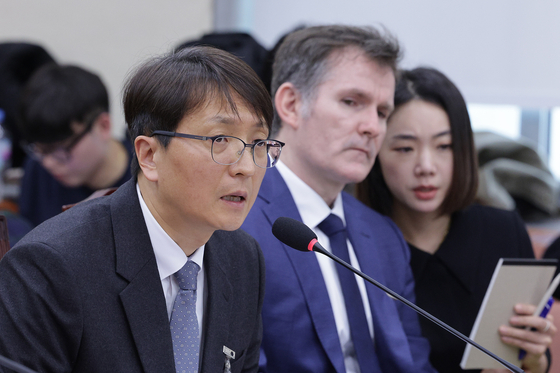 박대준 쿠팡 대표이사가 지난 3일 서울 여의도 국회 정무위원회에서 열린 쿠팡 개인정보 유출 관련 현안질의에서 답변하고 있다. 뉴스1