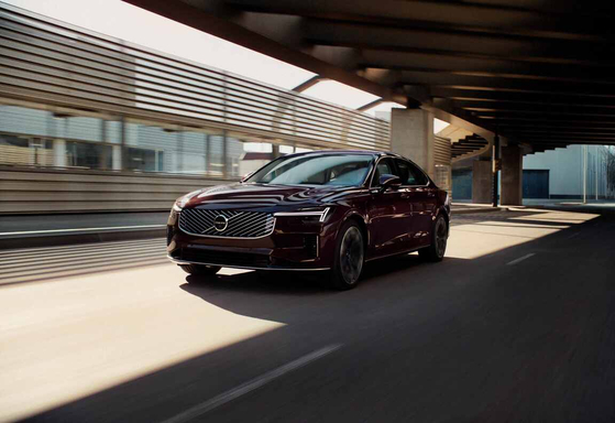 볼보자동차 준대형 플래그십 세단 'S90'의 모습. 사진 볼보자동차코리아