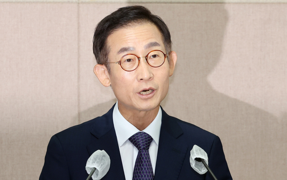 국가경찰위원회가 2022년 8월 2일 서울 서대문구 경찰청 브리핑룸에서 경찰국 강행에 대한 유감을 표명하는 기자회견을 열였다. 이날 김호철 위원장(왼쪽)이 발언하고 있다. 김경록 기자