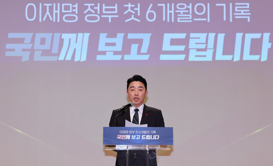 강훈식 대통령 비서실장이 7일 서울 용산 대통령실 청사에서 열린 '이재명 정부 출범 6개월 성과 간담회'에서 발언하고 있다. 뉴스1