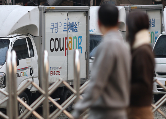 7일 서울 시내 쿠팡 배송차량 모습. 연합뉴스 