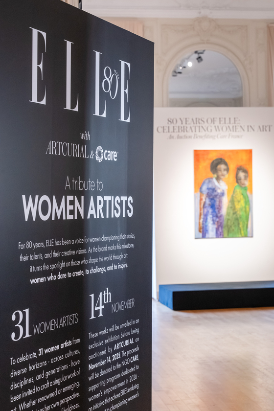 엘르 80주년 기념 파리 전시. 8월 오사카, 9월 방콕, 10월 뉴욕을 돌아 파리에선 지난달 7일부터 14일까지 열렸다. 31명의 여성 작가들이 그린 작품들을 기증받아 전시했으며, 수익금은 전액 기부했다. 사진 엘르