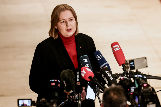 베르벨 바스 노동장관이 지난 5일(현지시간) 독일 베를린에서 열린 독일 의회(Bundestag) 제48차 회의에서 언론 성명을 발표하고 있다. EPA=연합뉴스