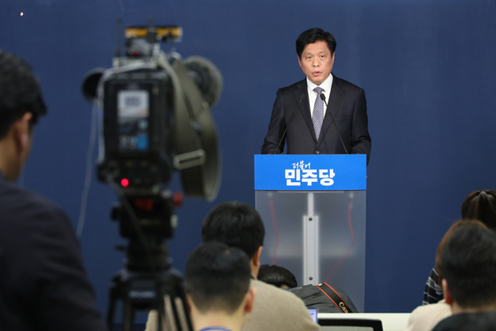 조승래 더불어민주당 사무총장이 7일 내란전담재판부 설치와 통일교 금품수수 의혹 등 현안 관련 기자간담회를 하고 있다. 김성룡 기자