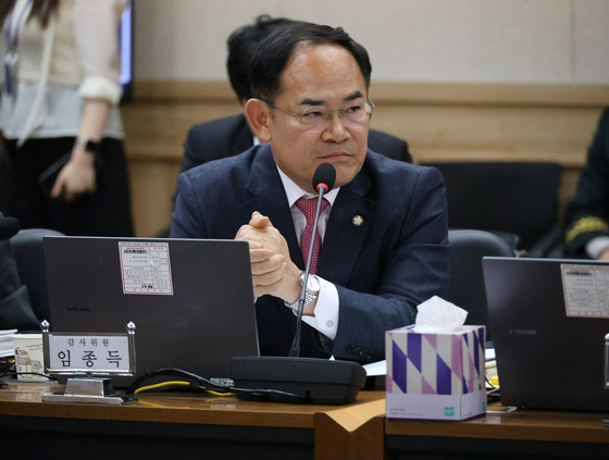 국민의힘 임종득 의원이지난 10월 24일 충남 계룡대 육군본부에서 열린 국회 국방위원회 육군 국정감사에서 질의하고 있다. 연합뉴스