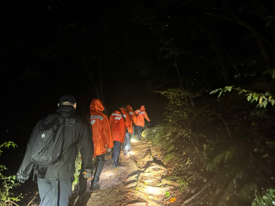 80대 노인 실종 당시 수색하는 소방당국. 연합뉴스