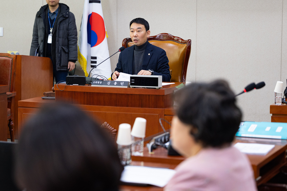 김용민 국회 법제사법위원회 법안심사제1소위원장이 5일 서울 여의도 국회에서 열린 제429회 국회(정기회) 법제사법위원회 제9차 법안심사제1소위원회에서 의사진행을 하고 있다. 뉴스1
