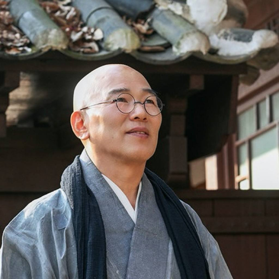 덕조 스님은 서울 성북동 길상사에서 법정 스님의 뜻을 좇아 '1박2일 무소유 템플스테이'를 진행하고 있다. 사진 길상사