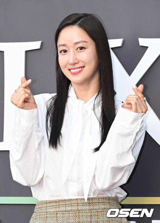 [OSEN=조은정 기자]전시 '문도 픽사: 픽사, 상상의 세계로' 레드카펫 행사가 7일 서울 성동구 성수문화예술마당에서 열렸다.이번 전시의 이름 ‘문도’는 스페인어로 세계를 뜻한다. 즉 픽사의 세계인 셈이다. 다음달 29일까지 열린다.배우 전혜빈이 포즈를 취하고 있다. 2025.05.07 /cej@osen.co.kr