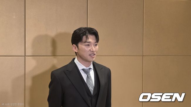 [OSEN=잠실, 한용섭 기자]LG 트윈스 박해민이 9일 서울 롯데호텔 월드 크리스탈 볼룸에서 개최되는 KBO 골든글러브 시상식에 참석해 취재진과 인터뷰를 하고 있다. /orange@osen.co.kr