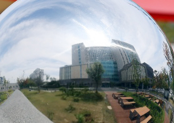 고위공직자범죄수사처가 전주지방법원 부장판사와 지역 로펌 변호사의 뇌물수수 및 공여 의혹과 관련해 전주지법에 대한 압수수색을 실시한 지난 9월 26일 전주지법 청사 모습이 조형물 안에 담겨 있다. 연합뉴스