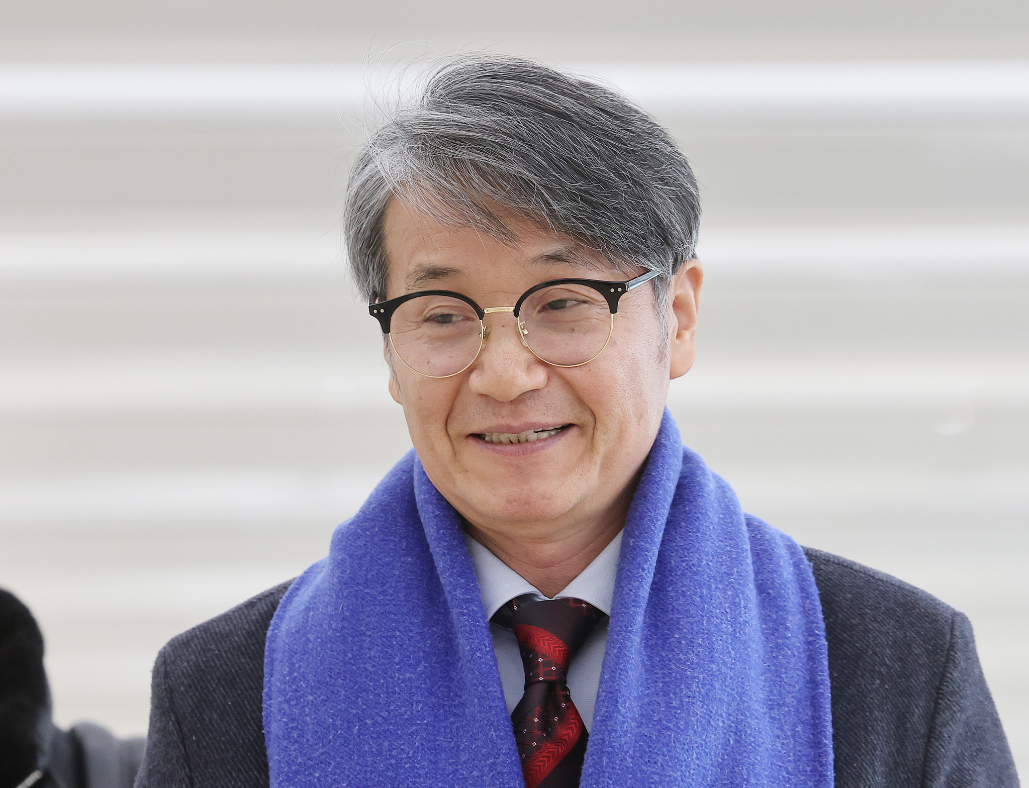 김건희 여사에게 디올백을 선물한 최재영 목사가 9일 서울 광화문 KT 빌딩에 마련된 민중기 특별검사 사무실에 참고인 신분으로 출석하고 있다. 연합뉴스