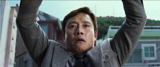 영화 '어쩔수가없다'의 한 장면. 사진 CJ ENM