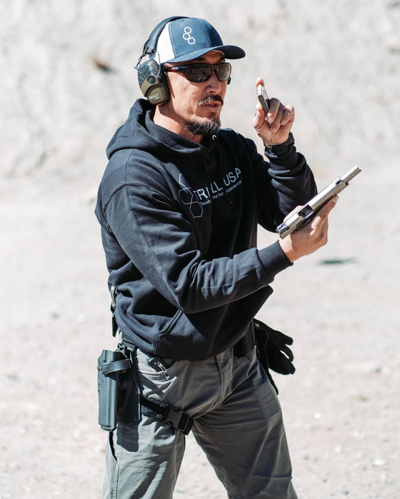 LA 경찰특공대 출신 교관 찰스 조. 인스타그램@tricellusa