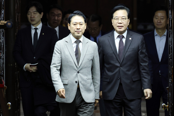 국민의힘 장동혁 대표와 송언석 원내대표 등이 8일 국회에서 열린 의원총회 및 이재명 정권 독재악법 국민고발회에 참석하고 있다. 연합뉴스