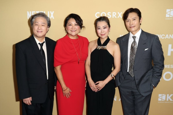 'KALH 아너스' 수상자 박찬욱, 메기 강 감독, 이병헌, 킴버 림 창립자(왼쪽 두번째) 사진 KALH