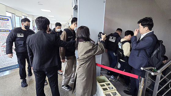 지난 10월 20일 캄보디아 범죄조직에서 범죄를 저질러 국내로 강제 송환된 피의자 64명 중 45명에 대한 구속 전 피의자 심문(영장실질심사)이 대전지법 홍성지원에서 열렸다. 신진호 기자