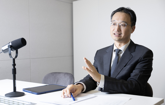 조귀동 정치컨설팅 민 전략실장은 『 세습 중산층 사회』 『 전라디언의 굴레』『 이탈리아로 가는 길』 등 사회과학서를 출판한 저자이자 정치·경제 칼럼니스트다. 전민규 기자