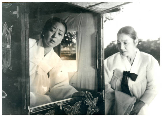 영화 '토지'(1974)에 출연한 배우 김지미. 사진 중앙포토 