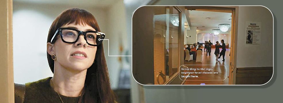 구글이 8일(현지시간) 자사 AI모델 제미나이를 탑재한 스마트 안경의 내년 출시 계획을 알리며 함께 게시한 예시 영상. 사용자가 춤 관련 질문을 던지자 스마트 안경에 “초급반 수업을 가르치고 있다”는 답변이 떴다. 스마트 안경은 안드로이드 XR(확장현실) 기반으로 제작될 예정이다. [사진 구글 블로그]