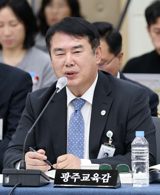 이정선 광주사교육감이 지난 10월 전북대학교에서 열린 국회 교육위원회 국정감사에서 질의에 답변하고 있다. 뉴스1