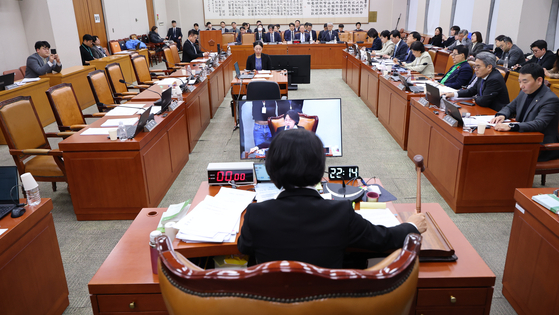 지난 3일 국회에서 열린 법제사법위원회 회의에서 내란전담재판부 설치 특별법이 여당 주도로 통과되고 있다. 연합뉴스