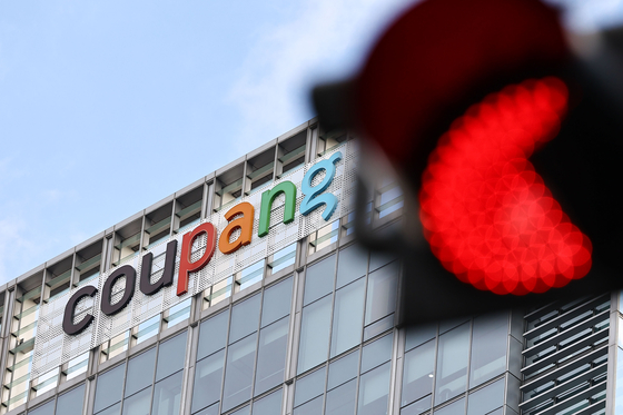 쿠팡의 개인정보 유출 사고와 관련해 경찰이 9일 서울 송파구 쿠팡 본사에 대해 압수수색을 진행했다. 사진은 이날 쿠팡 본사 모습. 김종호 기자