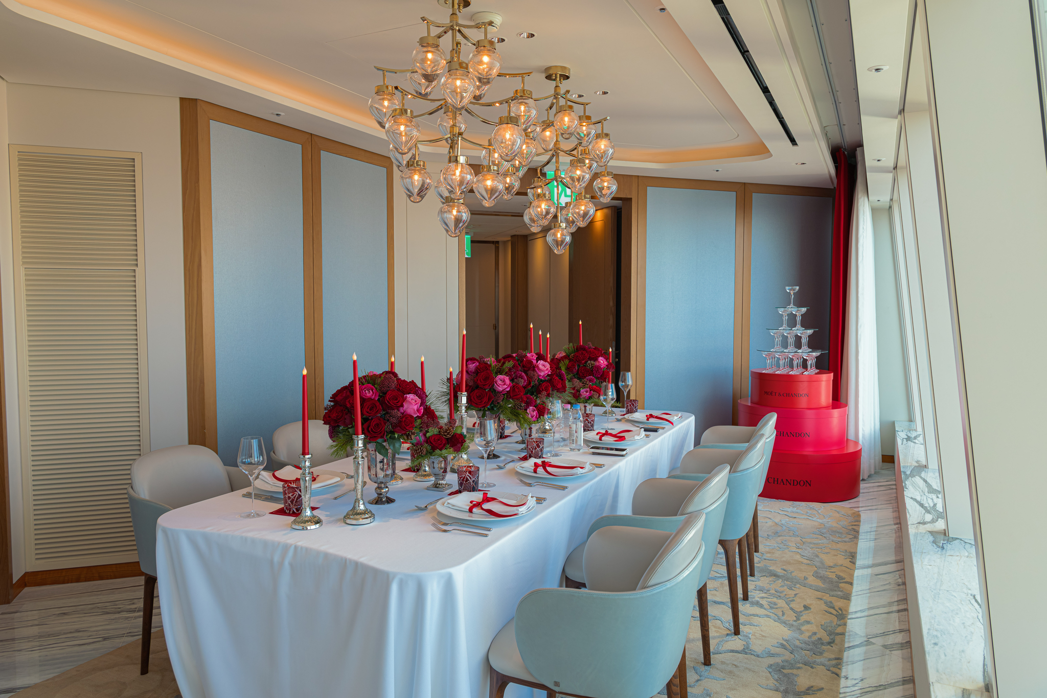 연말 식사에 어울리는 샴페인의 취지에 맞춰 꾸민 정찬 공간. 사진 모엣헤네시 코리아