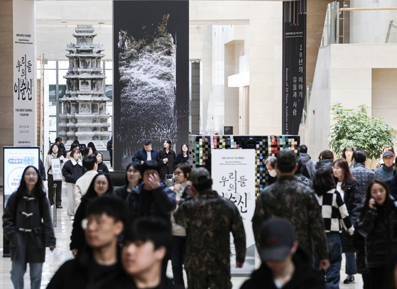 국립중앙박물관 관람객이 사상 첫 연간 600만 명을 넘어선 11일 오후 서울 용산구 국립중앙박물관이 관람객들로 붐비고 있다. 김경록 기자