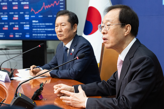 이석연 국민통합위원장이 11일 서울 여의도 국회에서 정청래 더불어민주당 대표를 예방, 인사말을 하고 있다. 뉴스1