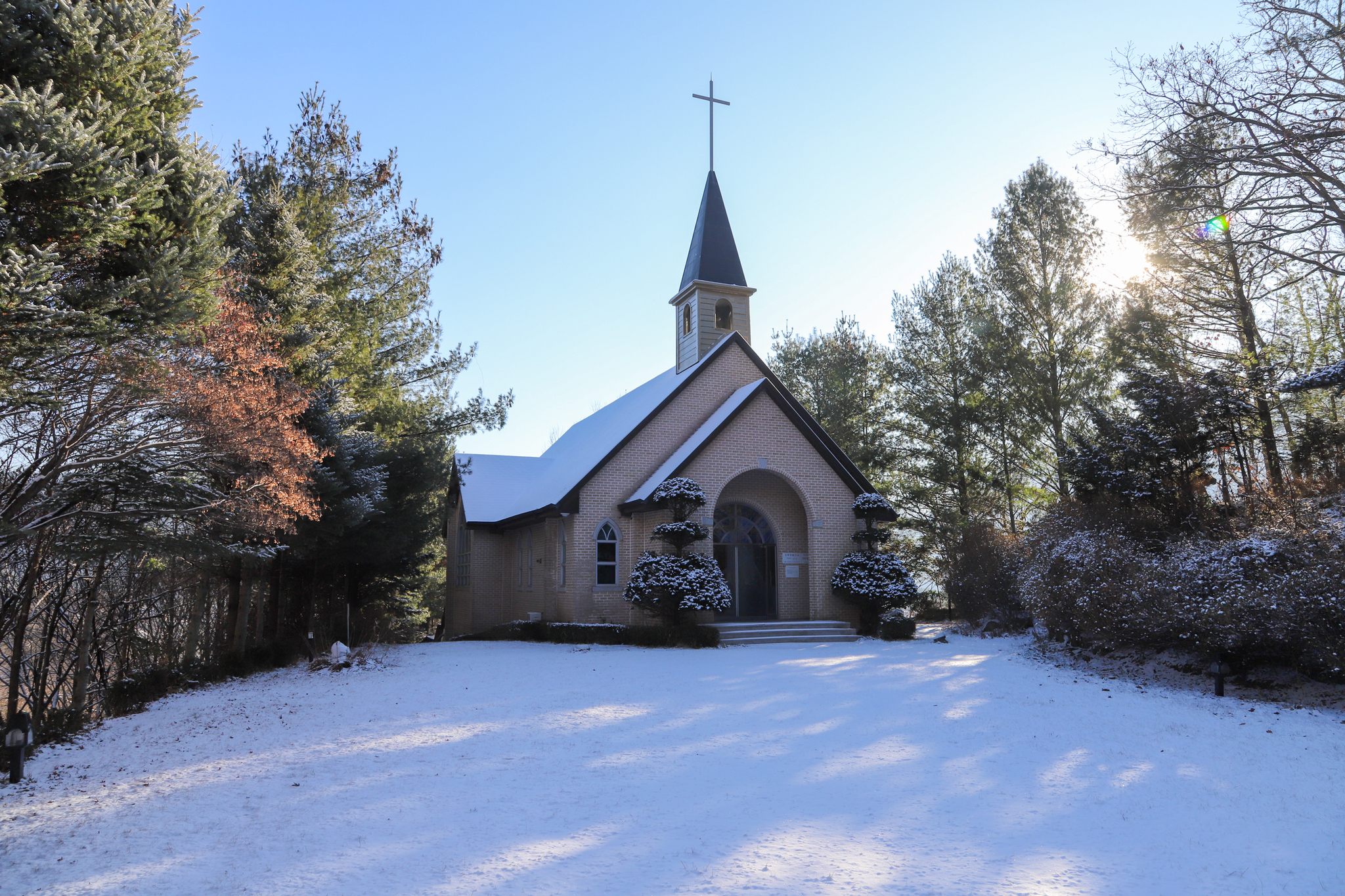 한국도자기 김동수 회장이 장인인 고 이성봉 목사를 기리고자 만든 성봉 채플. 24시간 개방돼 있어 누구든 들어가서 기도할 수 있다. 최승표 기자