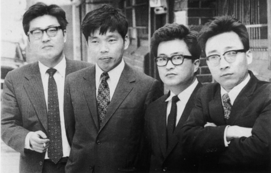왼쪽부터 김현 김치수 김병익 김주연 문학평론가. 1975년 문학과지성사 창립멤버로, 김병익 초대 대표이사가 퇴임하던 2000년까지를 '4김 시대'라고도 부른다. 사진 문학과지성사