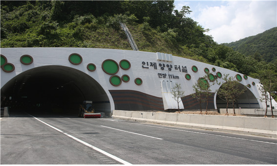 국내 최장 도로터널인 인제양양터널. 사진 한국도로공사