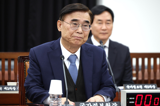 윤영호 전 통일교 세계본부장은 2022년 대선을 앞두고 당시 이재명 후보 직속 평화번영위원회 위원장이었던 이종석 국가정보원장을 만났다. 김성룡 기자