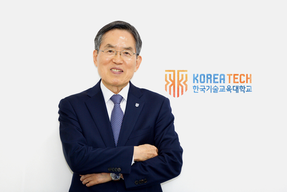 유길상 한국기술교육대학교 총장이 지난 9일 오후 서울시 중구 이 대학 직업능력심사평가원에서 중앙일보와 인터뷰 하고 있다. 김성태 객원기자