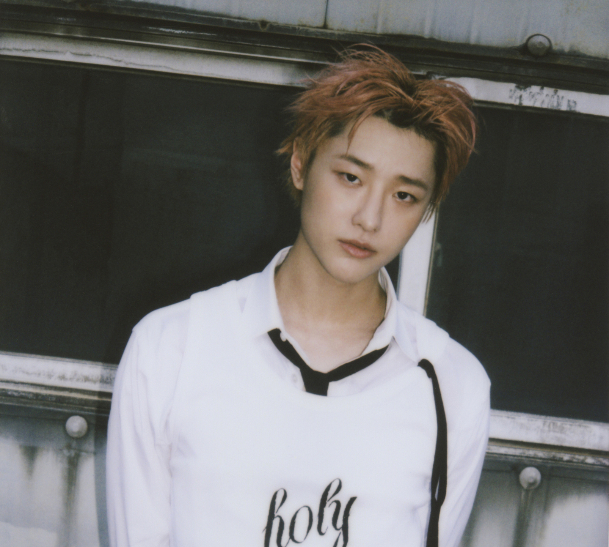 올해 노래방에서 가장 사랑받은 노래인 ‘드라우닝(Drowning)’을 부른 가수 우즈. 사진 이담엔터테인먼트