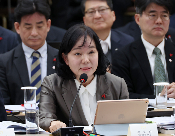 송경희 개인정보보호위원장이 12일 세종시 정부세종컨벤션센터에서 열린 과학기술정보통신부ㆍ개인정보보호위원회 업무보고에서 발언하고 있다. 연합뉴스