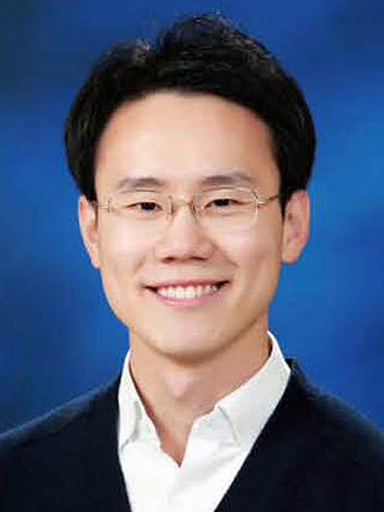 우석대 직원 김성호(지산학혁신센터) 씨가 12일 청주예술의전당에서 열린 ‘2025 충청북도 새마을지도자대회’에서 충청북도교육감 표창을 받았다. / 우석대