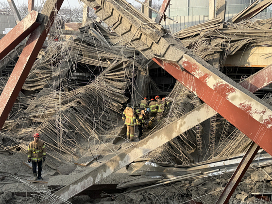 지난 11일 오후 1시 58분쯤 광주 서구 치평동(상무지구)의 광주대표도서관 공사 현장에서 레미콘 타설 중 붕괴 사고가 발생한 현장 모습. 뉴스1